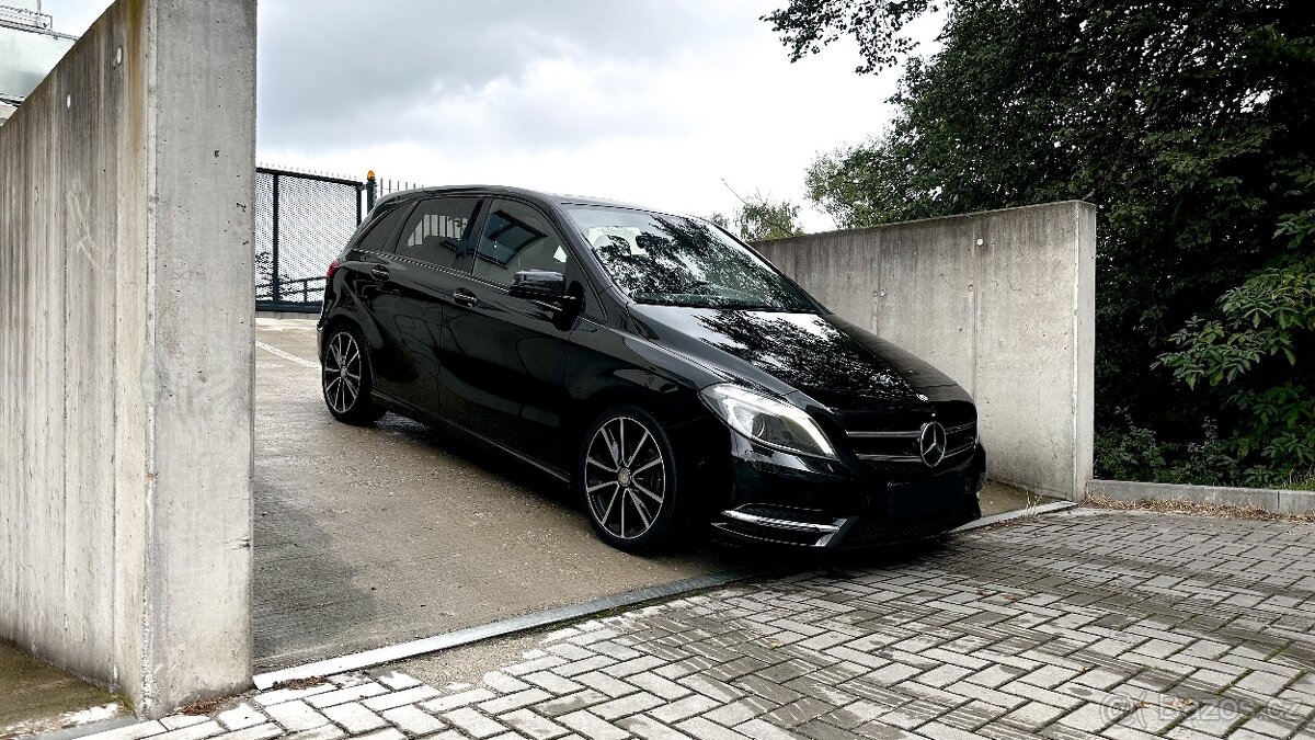 Mercedes Benz B180, benzín, manuál, výroby 2013, najeto 196t