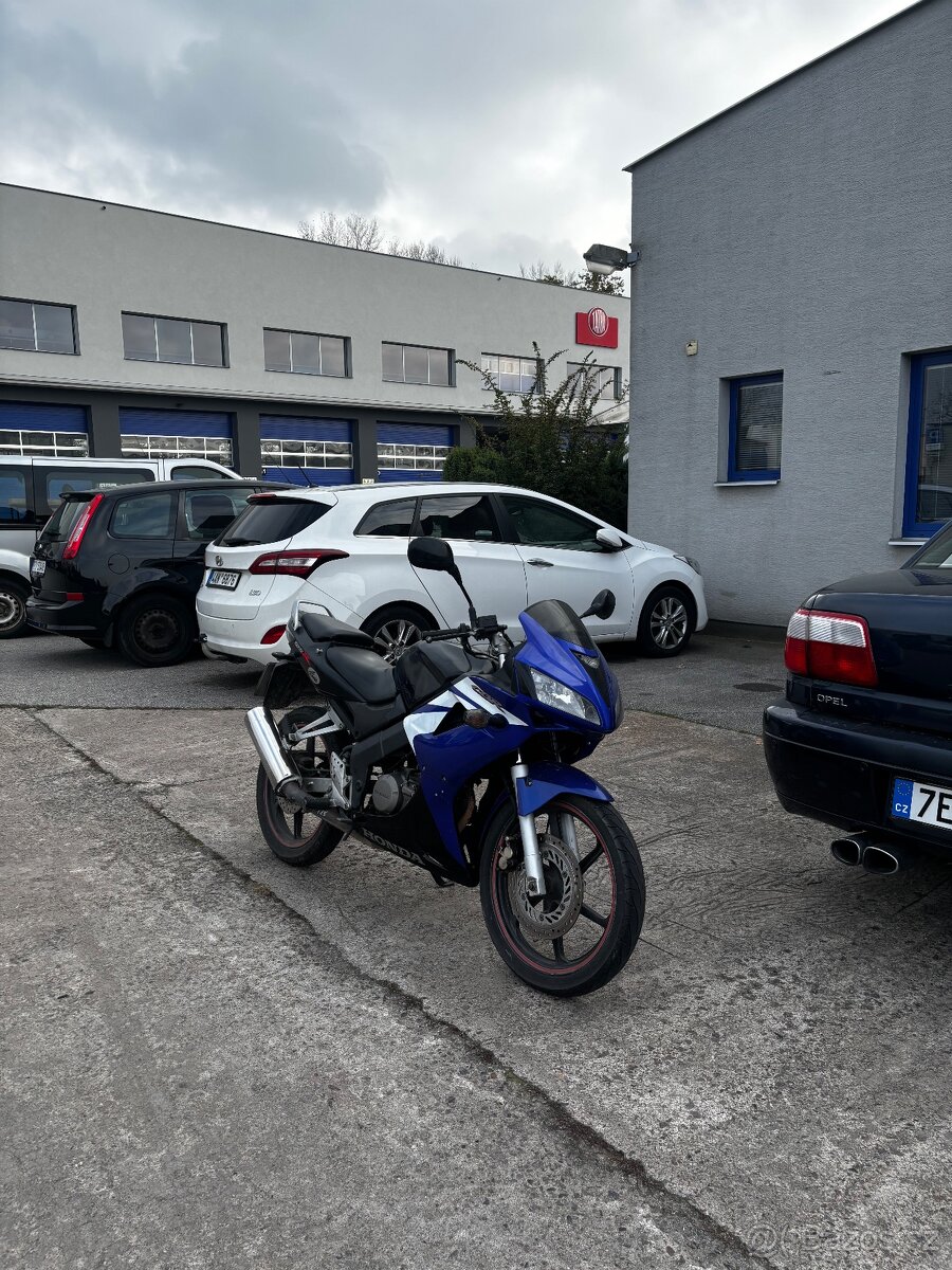 Honda cbr125r 37999kč