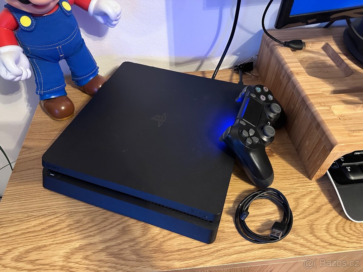 Playstation 4 + ovladač + hry