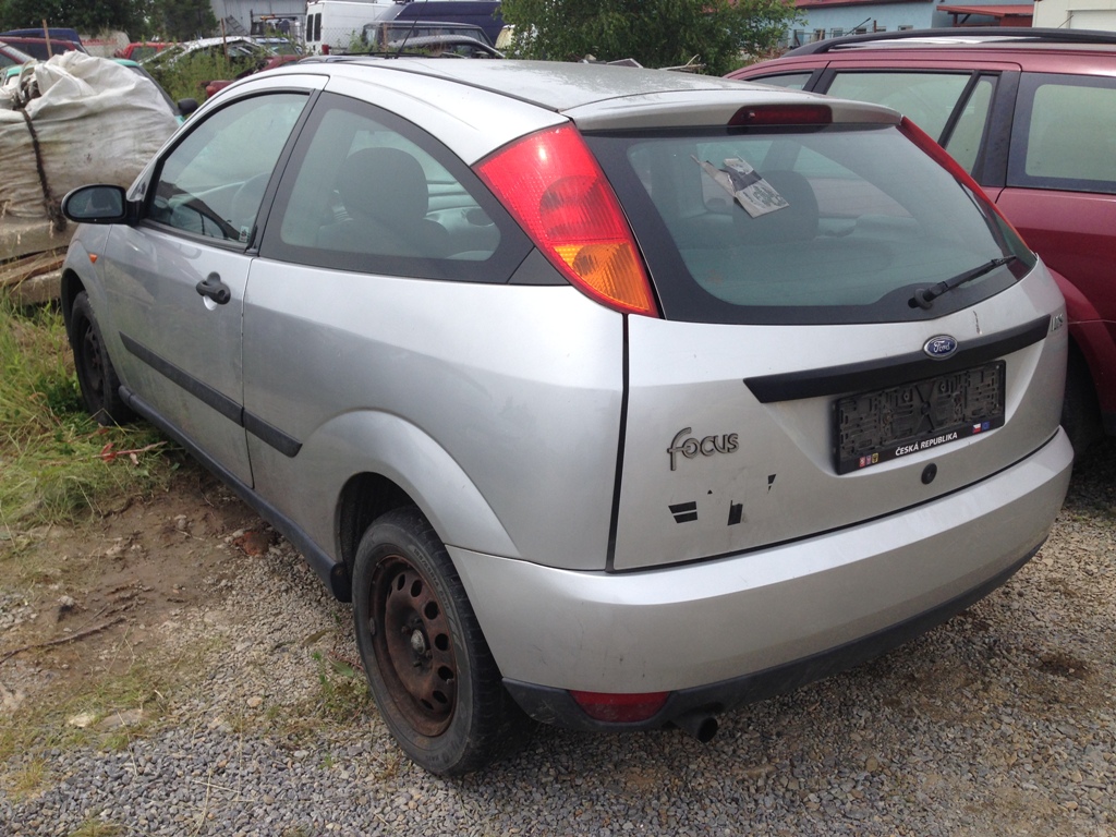 Ford Focus 1,4 16V 55kW Zetec, 2001 3 dvéř, jen díly