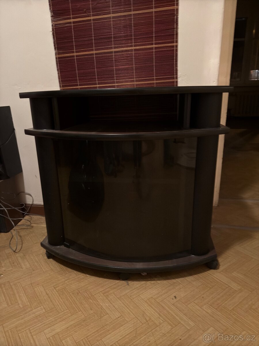 Stolek pod TV