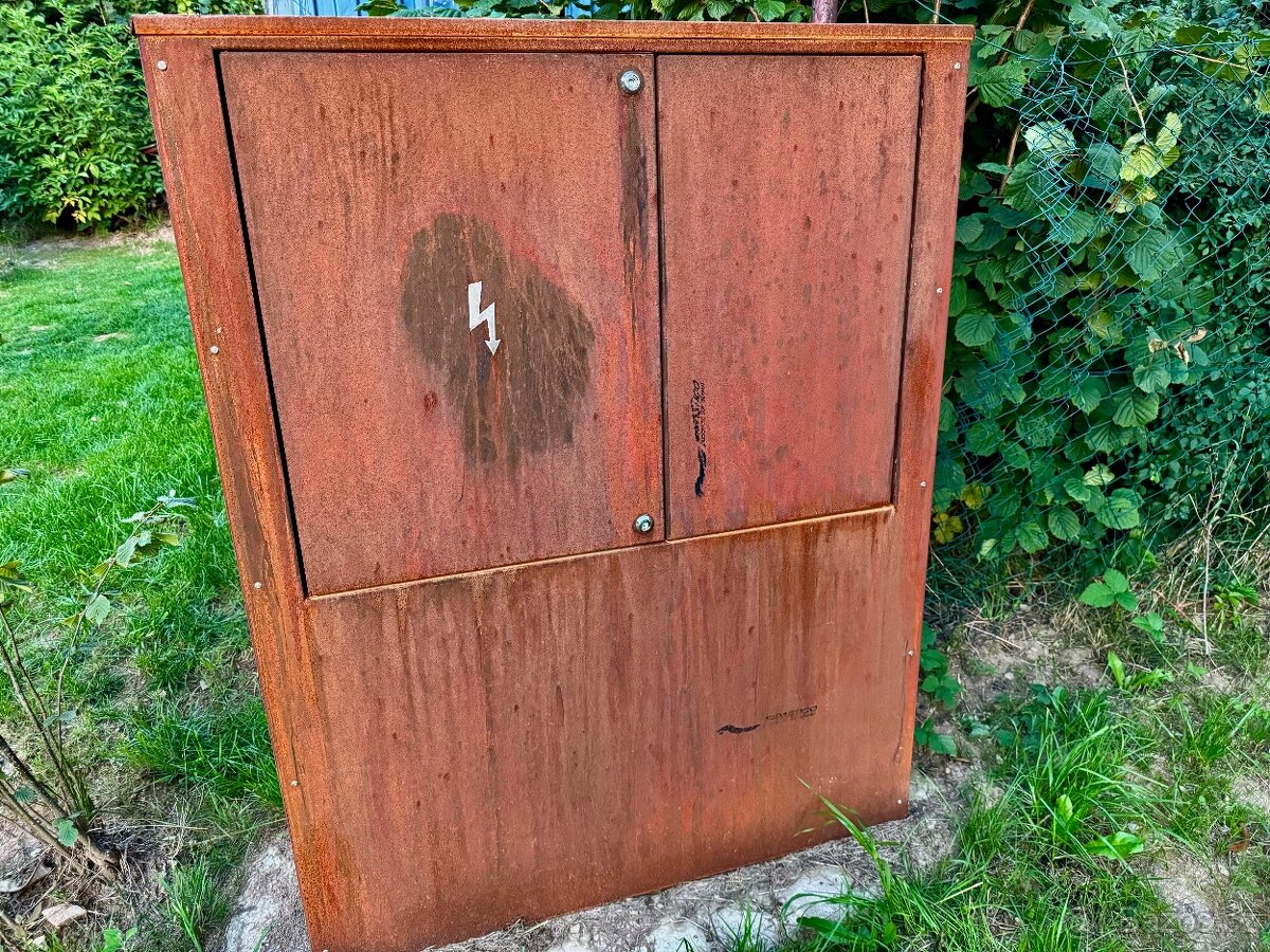 CORTEN elektroměrový rozvaděč