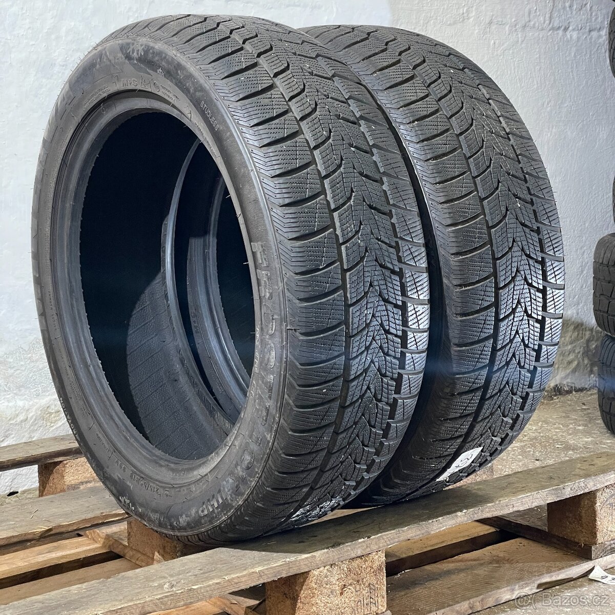 Zimní pneu 215/55 R18 99H Minerva 7mm