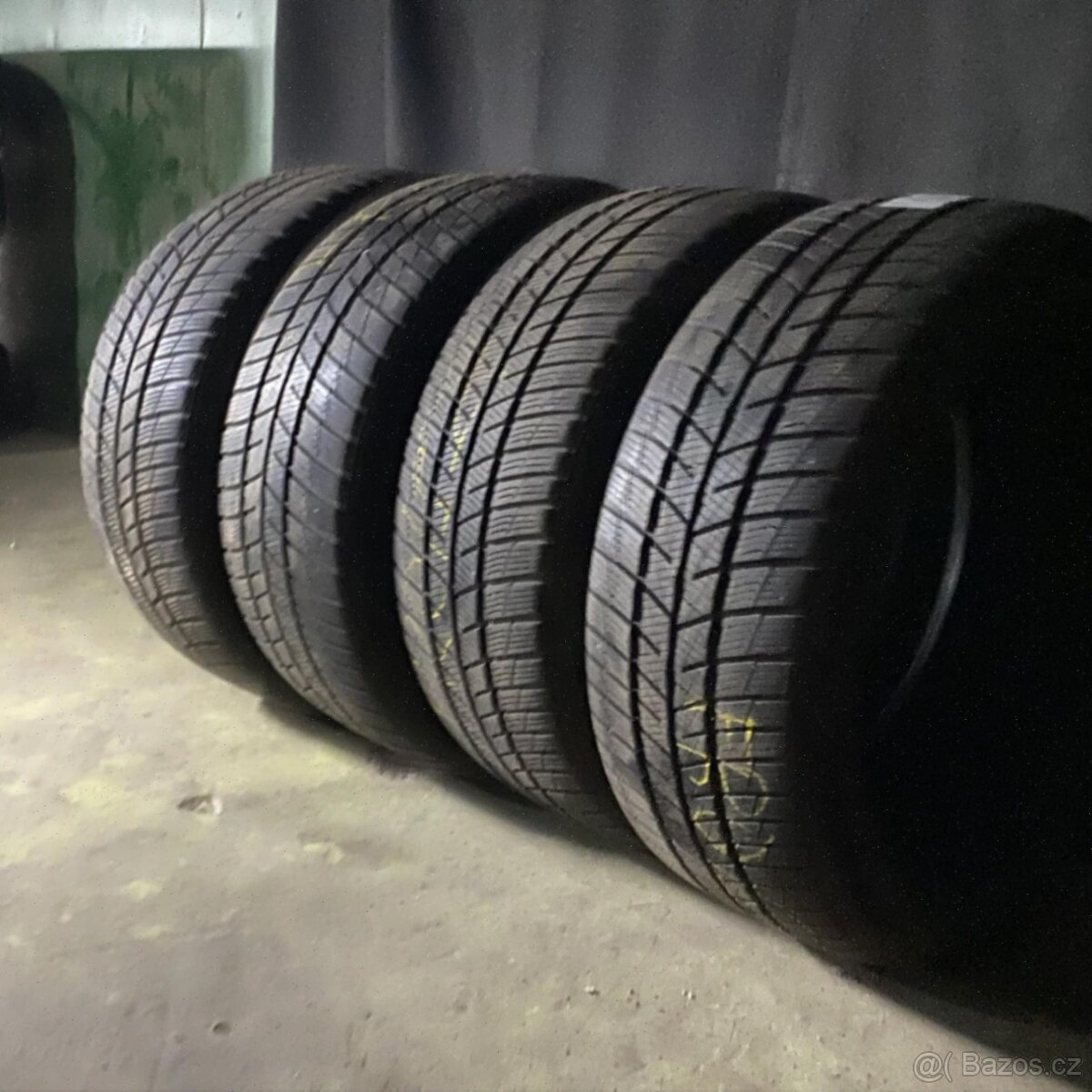 Zimní pneu 235/45 R18 98V Barum 8mm