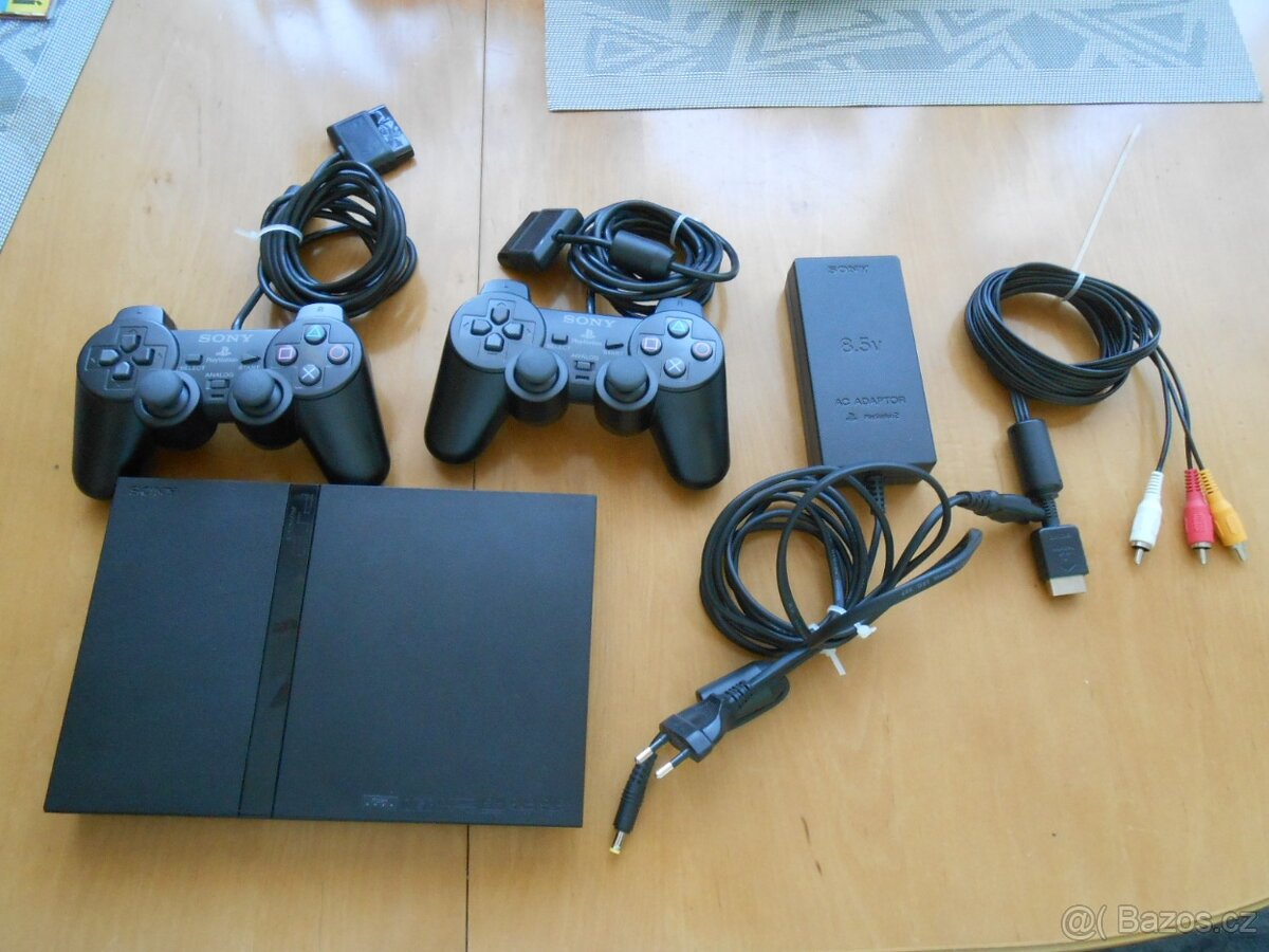 PLAYSTATION PS2 SONY model SCPH-70004 - použité + 8kusů