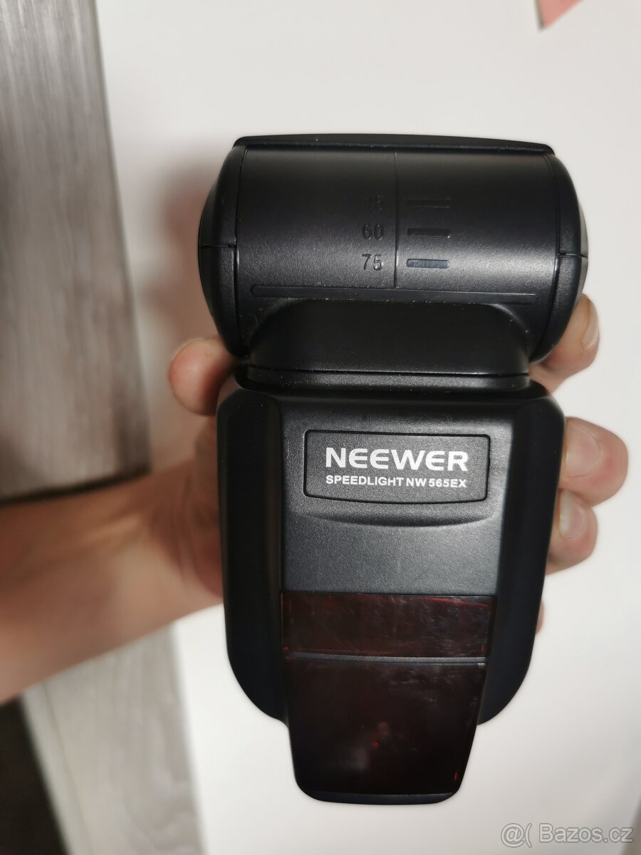 NEEWER NW665 Blesk Speedlite