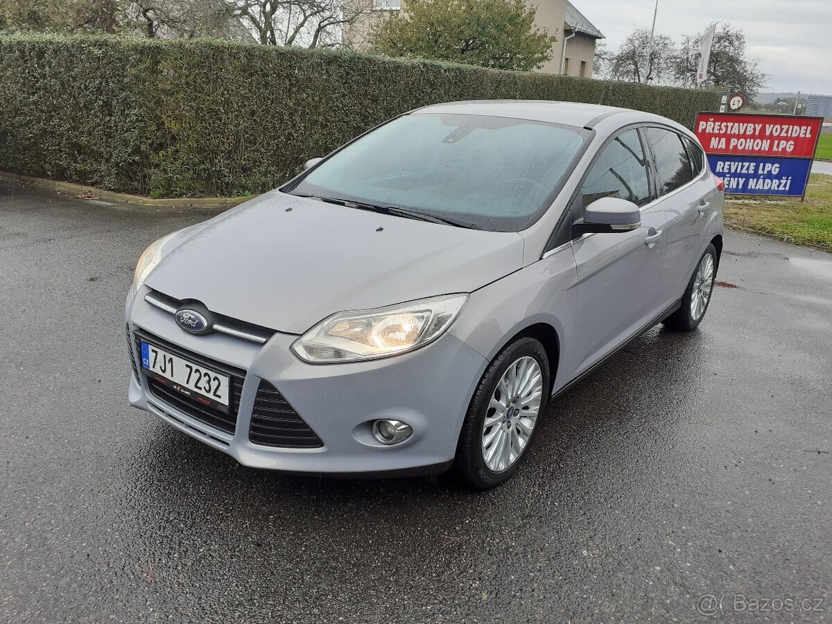 ford focus III  1.6 benzín 92 kw 2011 titanium