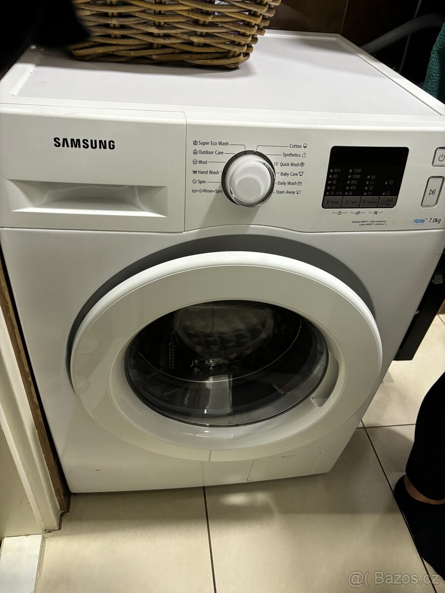 Pračka Samsung Wf70fe0w2w/LE na opravu nebo na náhradní dily