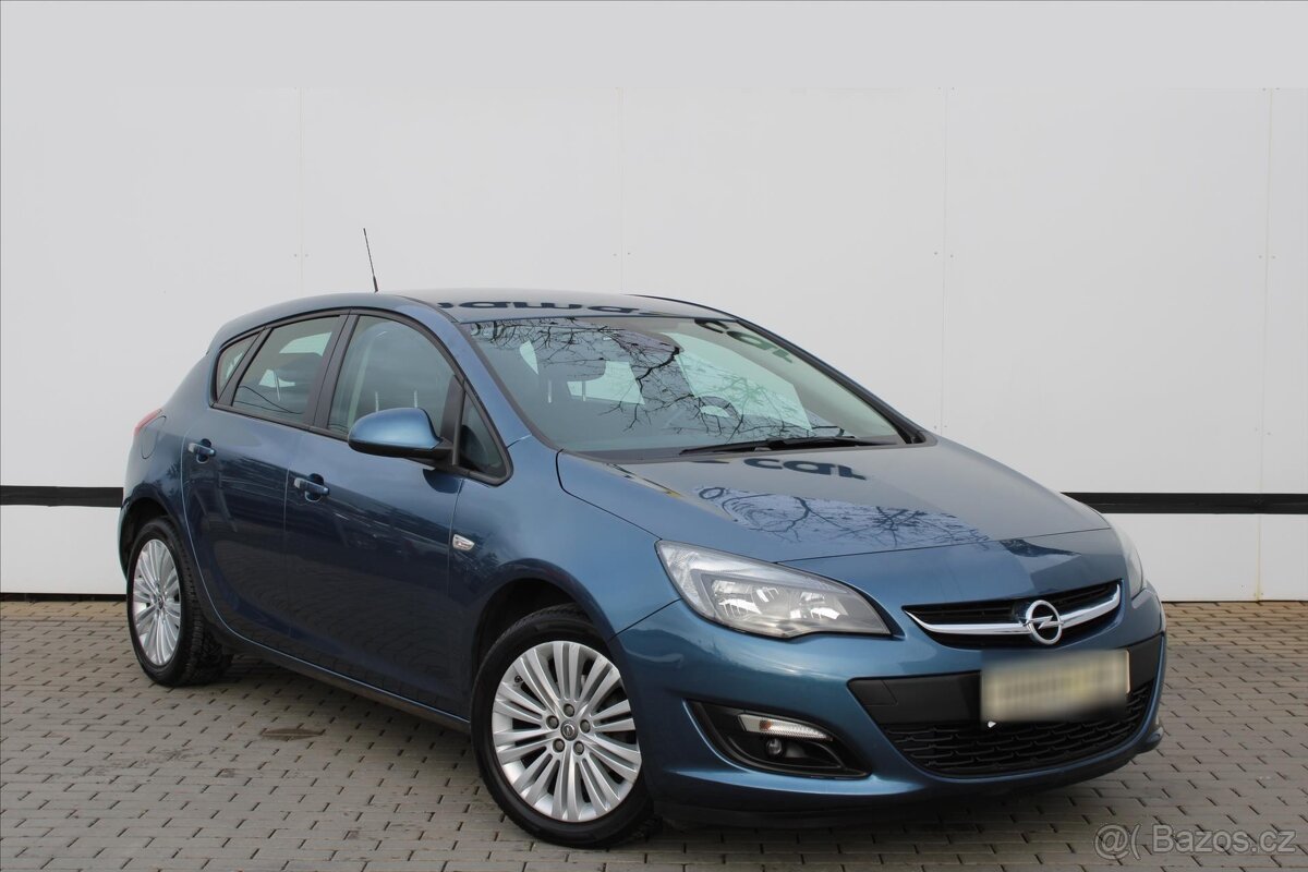 Opel Astra 1.4T 88kW SERVISNÍ KNIHA ČR (2015)