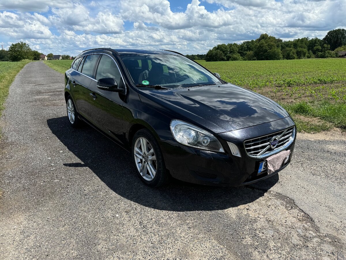 Volvo V60 Momentum D3 aut 5válec