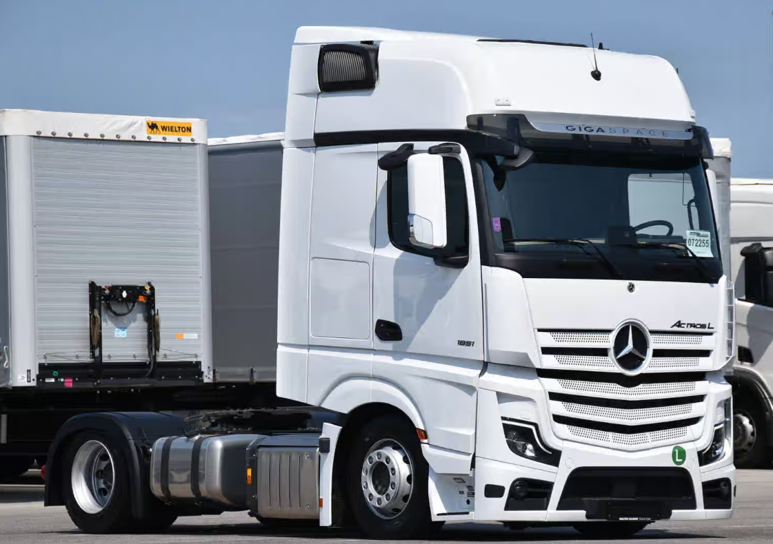 Mercedes Benz Tahač pro mega návěs Actros 1851