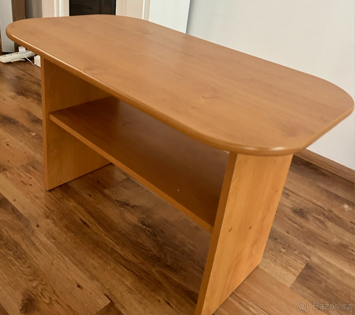 Dřevěný stolek konferenční