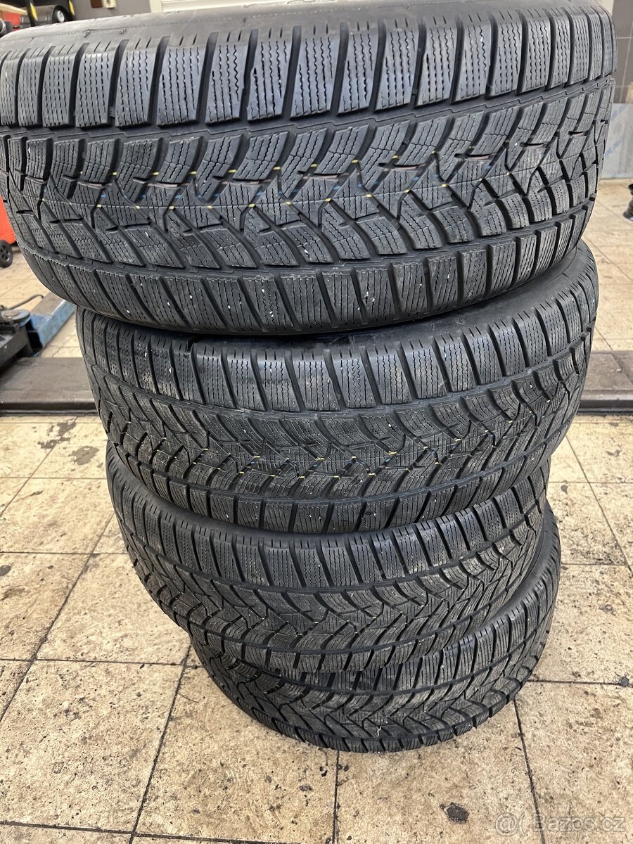 Zimní pneu 255/55/18 Dunlop