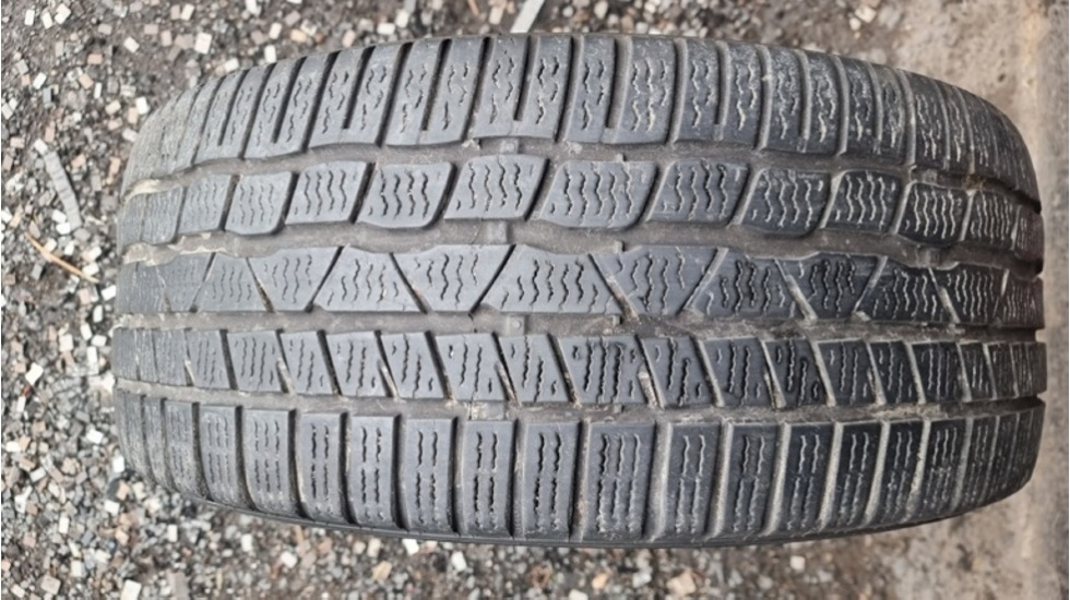 Zimní pneumatika 225/40 R18 Continental