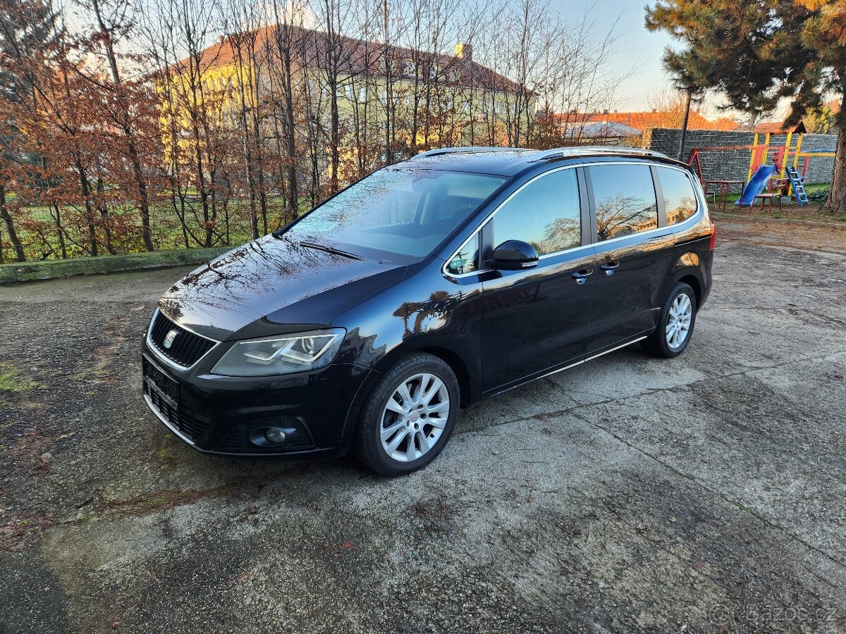 Alhambra 4x4 2.0TDI 103kw 7 míst Xenony Pano Navi ALU 17