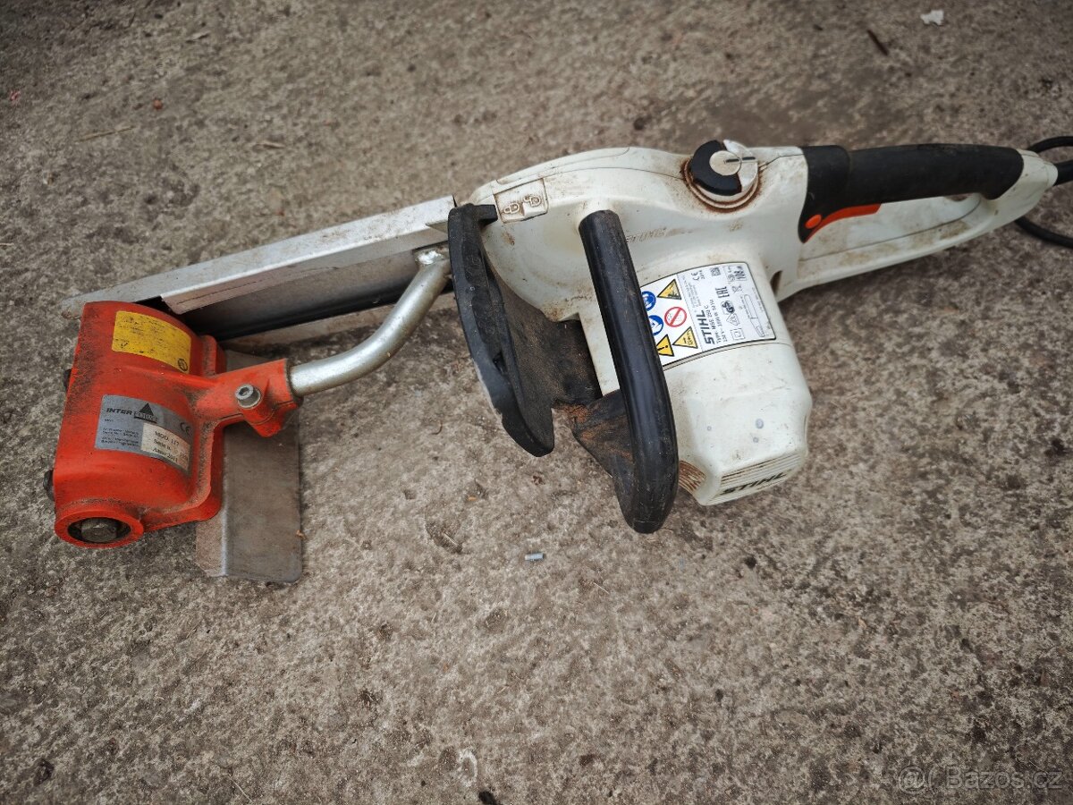 STIHL MSE 250 C s Odkorňovačem