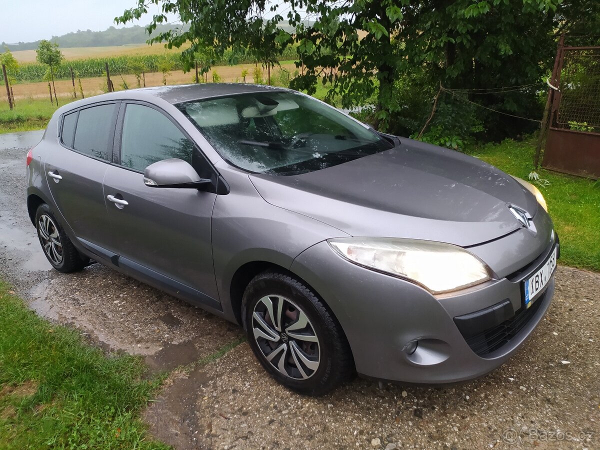 RENAULT MEGANE 1.5 DCI HB šedá metalíza