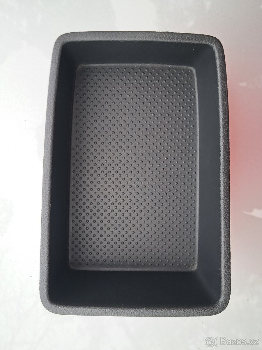 Odkládací přihrádka Fabia 3