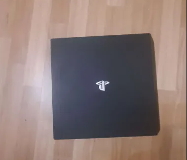 PS 4 PRO 1TB + 1 ovladač