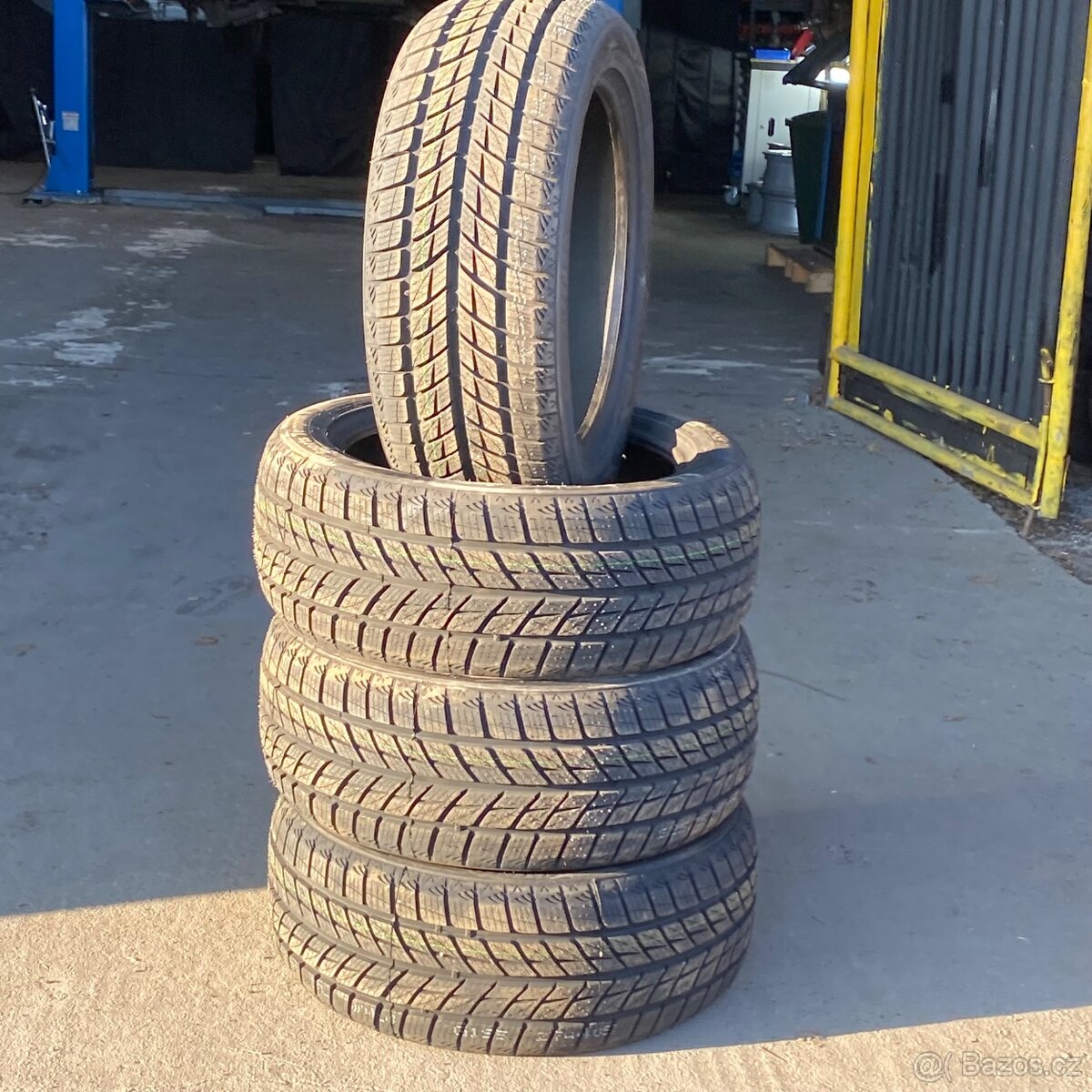 NOVÉ Zimní pneu 215/55 R16  Altenzo.