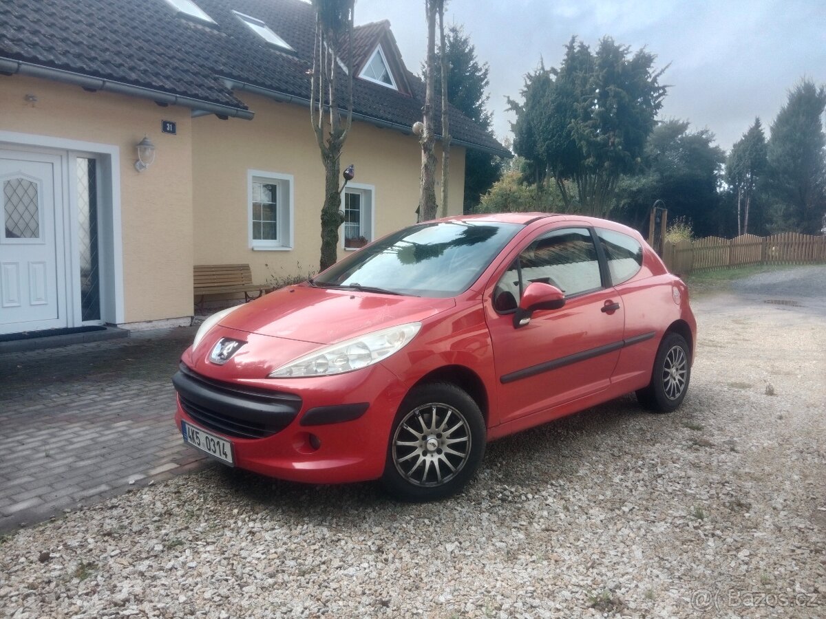 Prodám peugeot 207 1.4 benzín 54kw