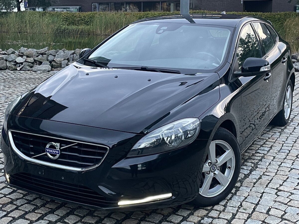 Volvo V40 2.0 D3 5.VÁLEC 110KW AUTOMAT SERVISKA SENZORY