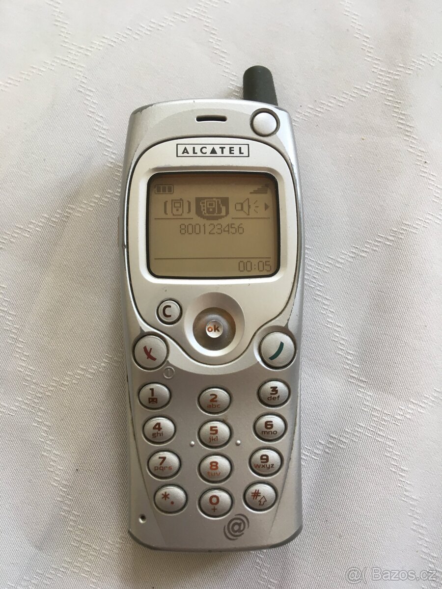 Alcatel OT-501: krásný retro mobil bez foťáku