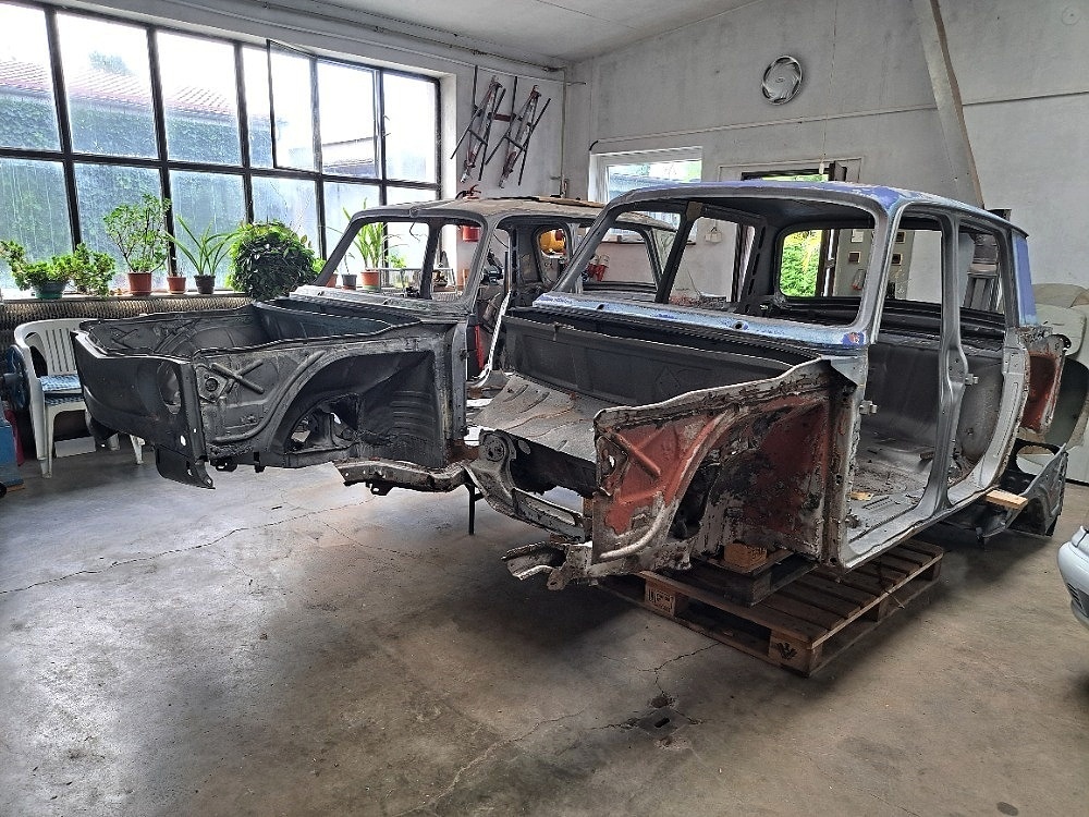 Renault 8 - na renovaci