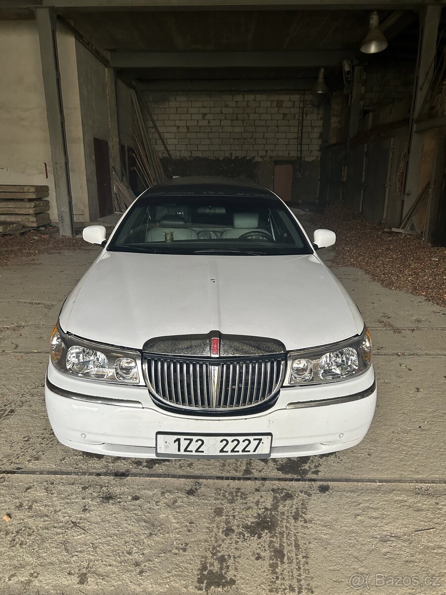 Lincoln Town Car limuzína