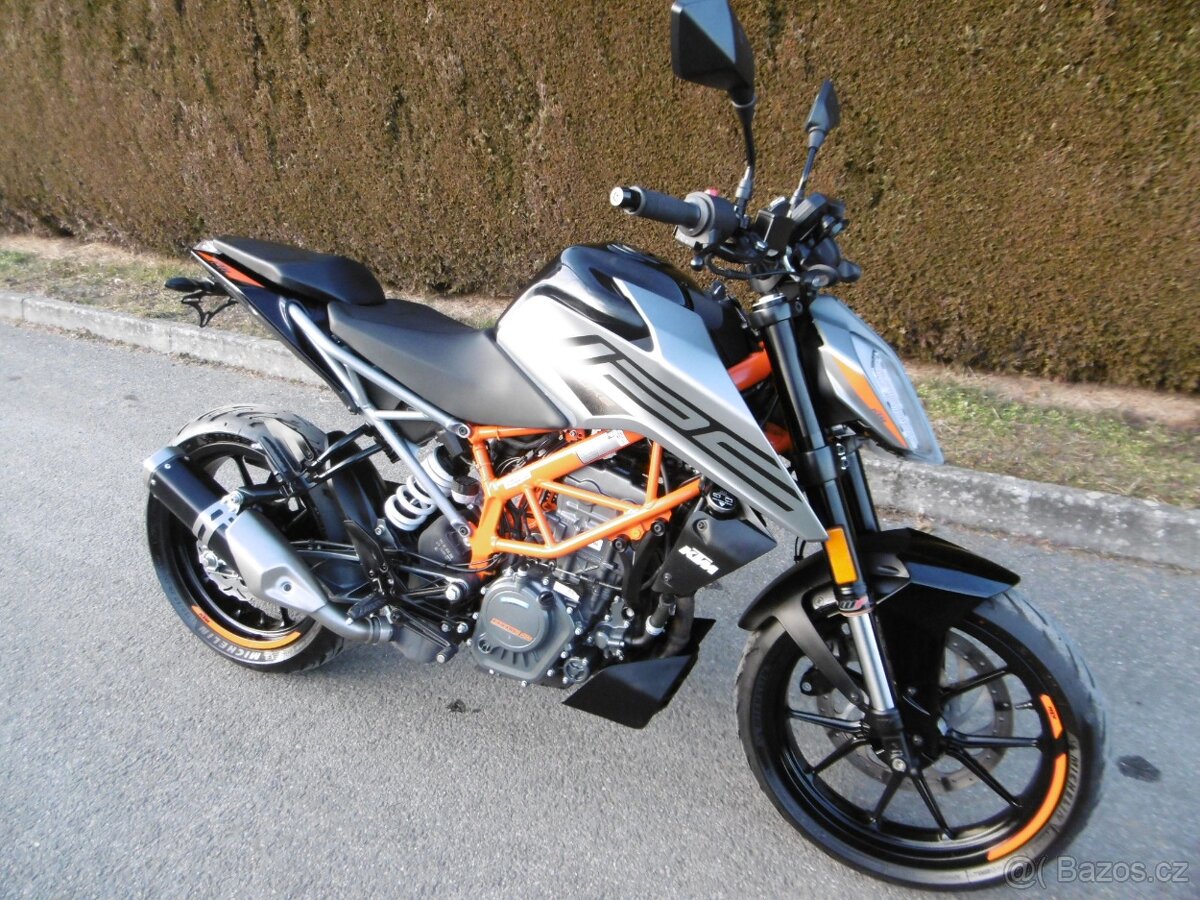 KTM DUKE 125 - 2022 - 9466km - TOP STAV