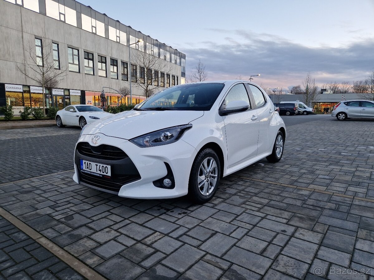 Toyota Yaris 1.5 benzín r.v. 2024 nájezd 4800 km