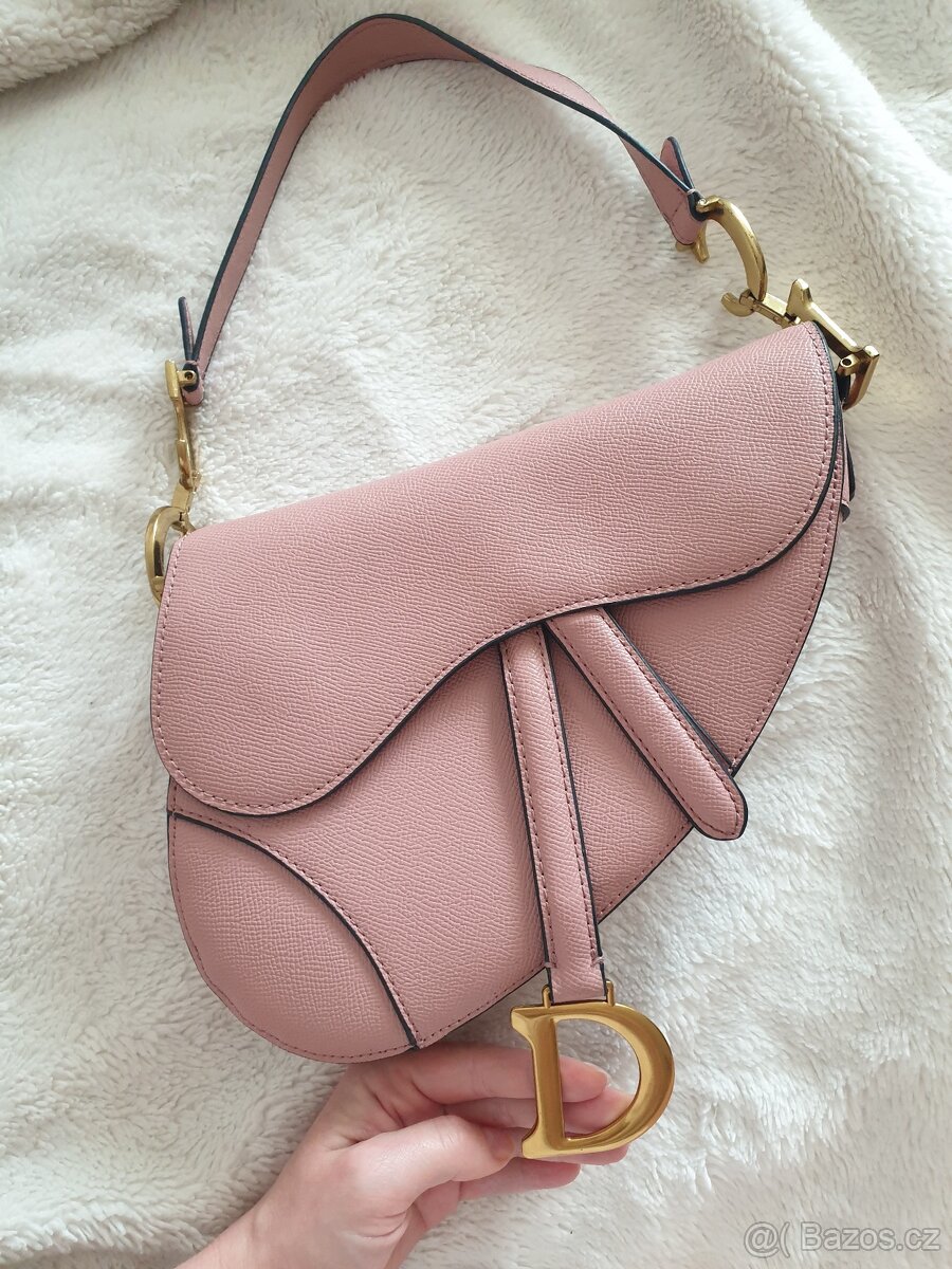 Krásná kabelka ve stylu Dior