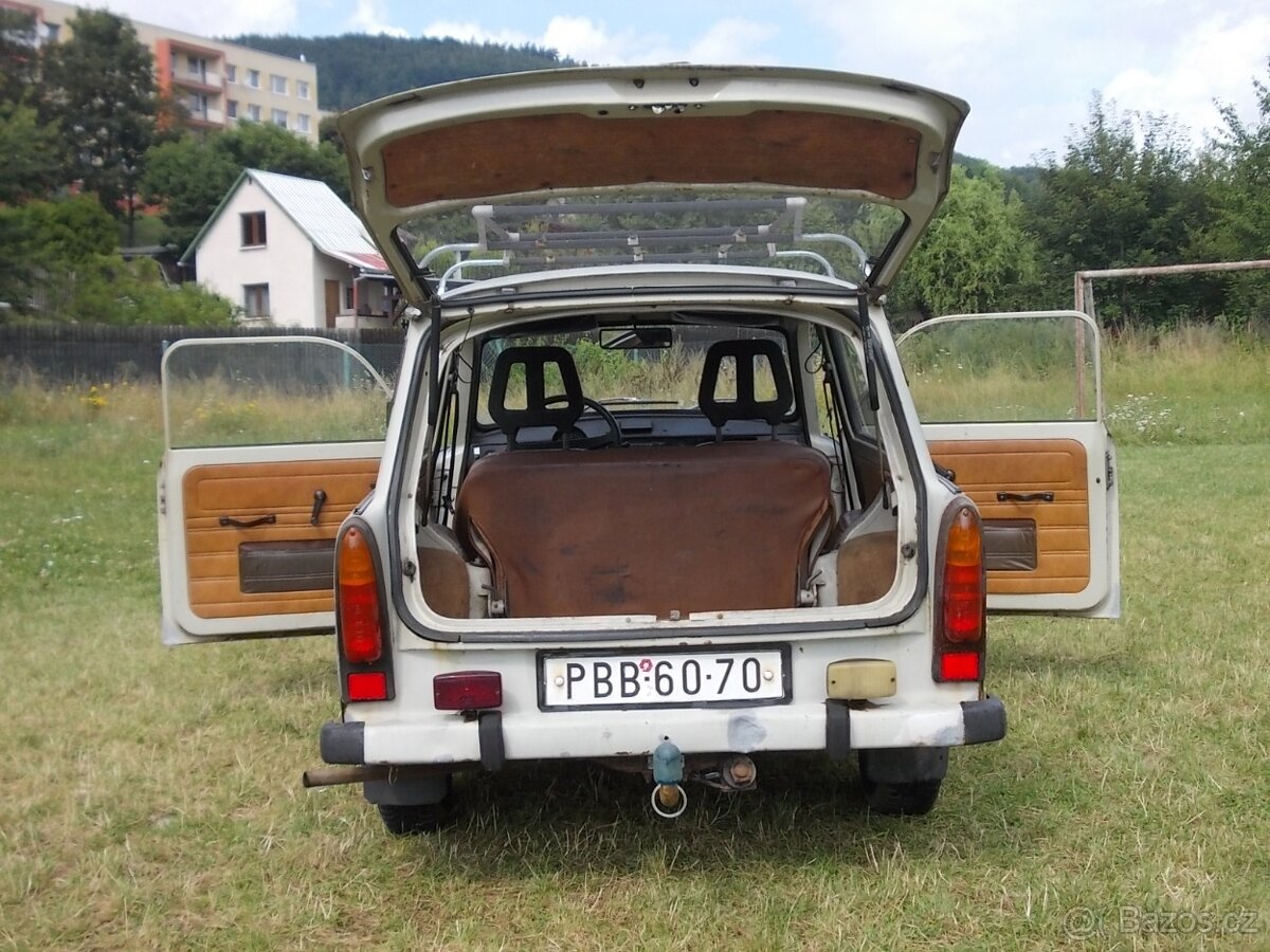 TRABANT 601 COMBI  AUTO VETERÁN DDR