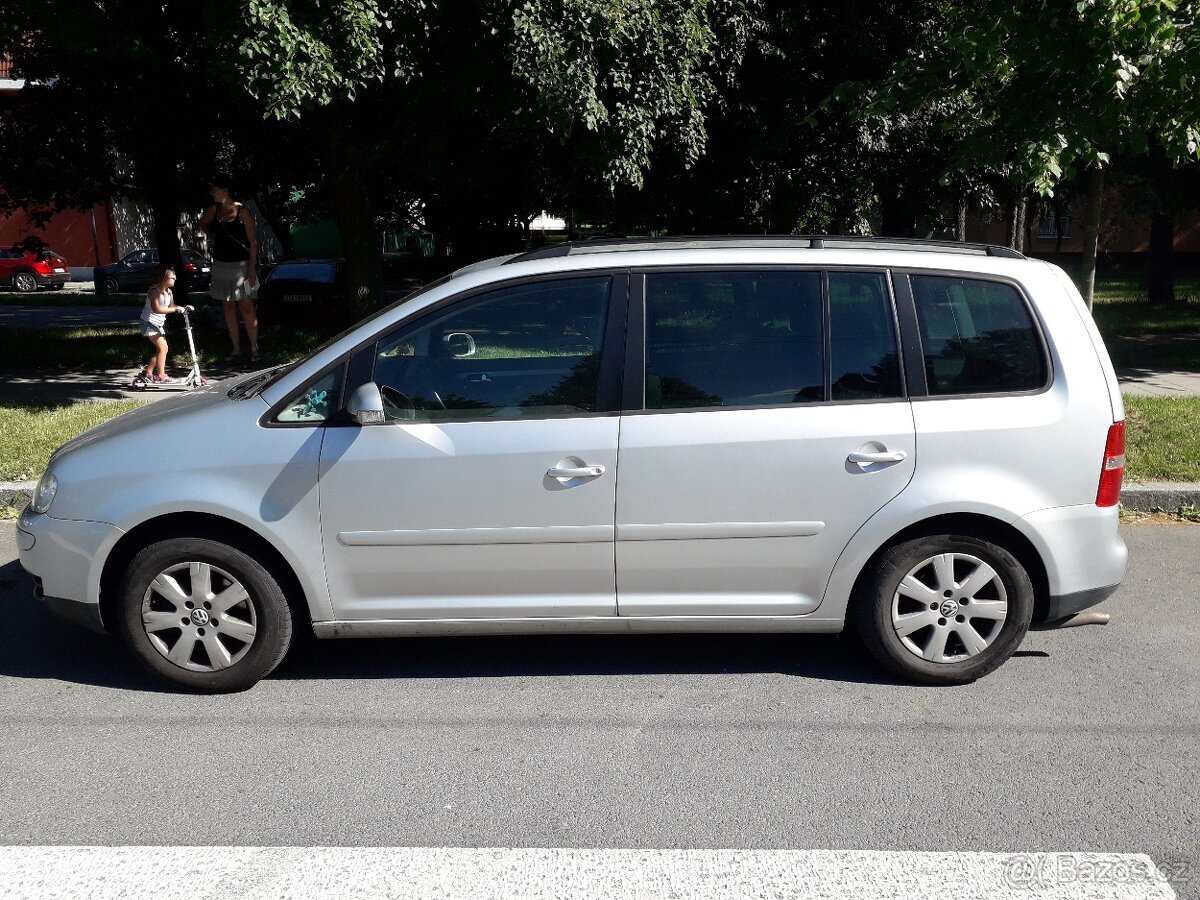 Prodám VW Touran 2.0 ECO Fuel, 80kw. Rok výroby 2006.