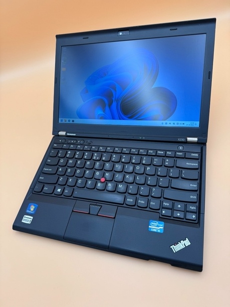 Notebook 12,5" Lenovo.Intel i5-3320M 2x2,60GHz.8g ram.256SSD