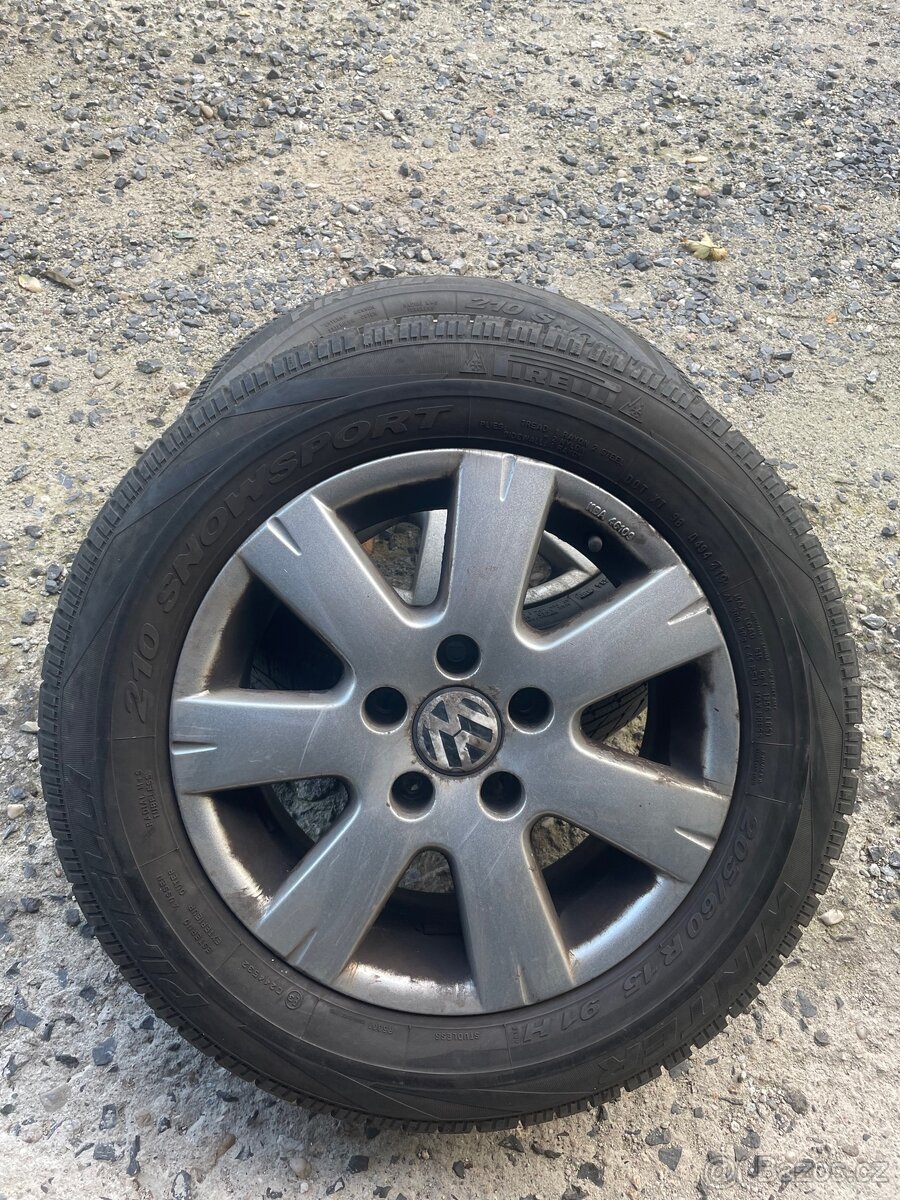 Zimní pneu 205/65/15 Pirelli