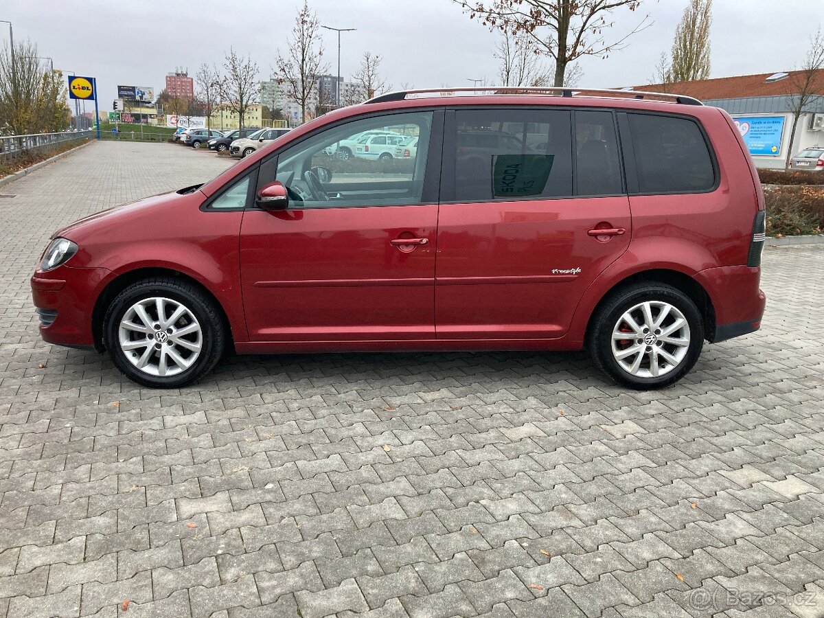 Vw Touran 1.4tsi 103kw 2x alu kola závěs tempomat vyhř.sedač