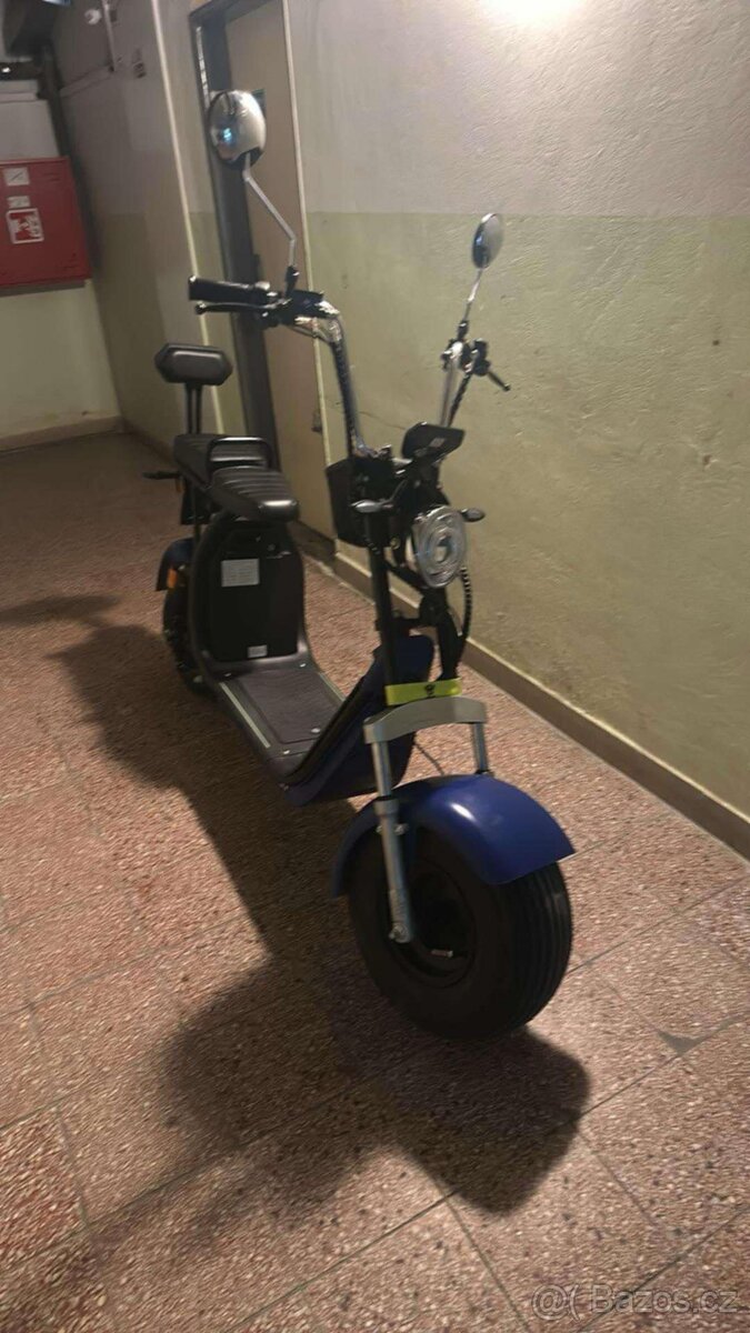 Elektrokoloběžka-Scooter