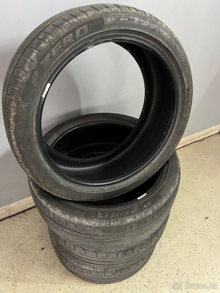 Pirelli PZero 235/40 R19 letní