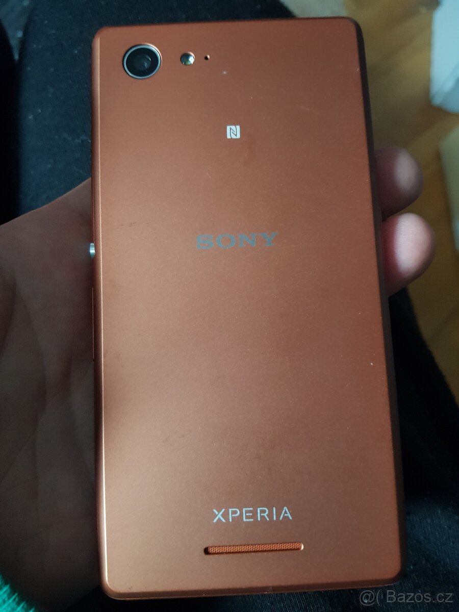 Sony Xperia funkční pěkný stav