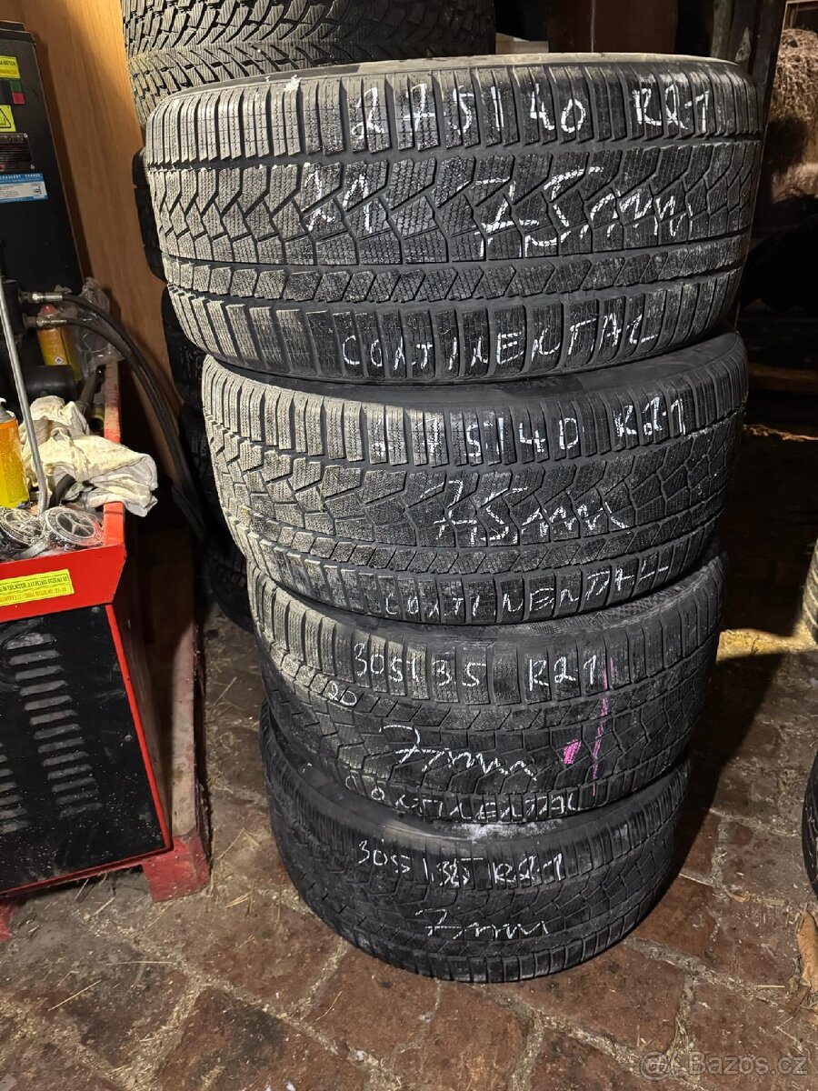 275/40 r21 a 305/35 r21 Continental.