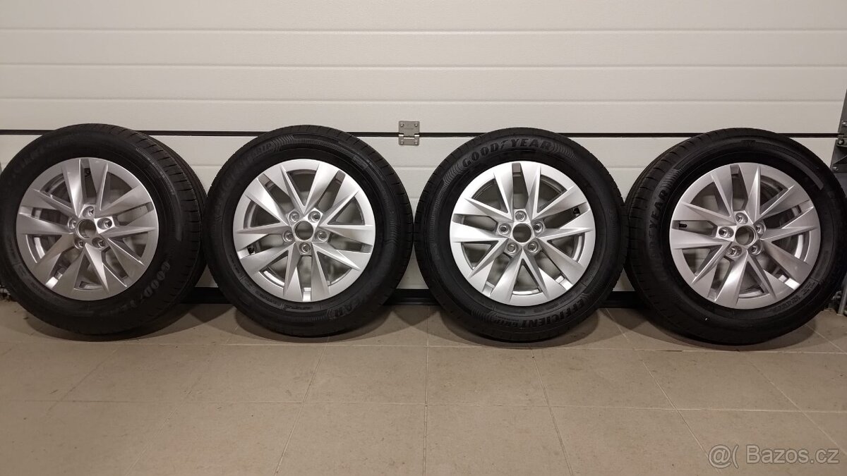 Kompletní ALU Rotare aero 185/65 R15 - sundané z nového vozu