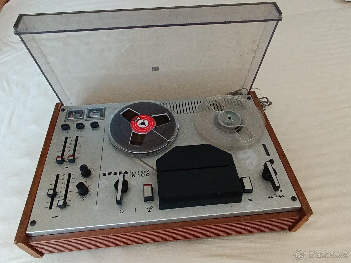 Kotoučový magnetofon stereo B100