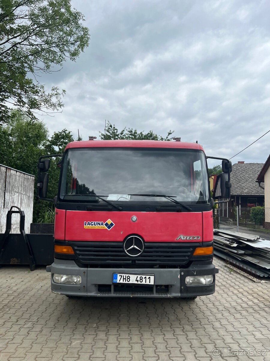 Mercedes Benz Atego 1518L hákový nosič kontejnerů