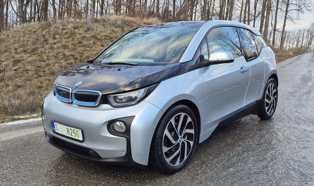 BMW I3 1.majitel servisní kniha 44000Km