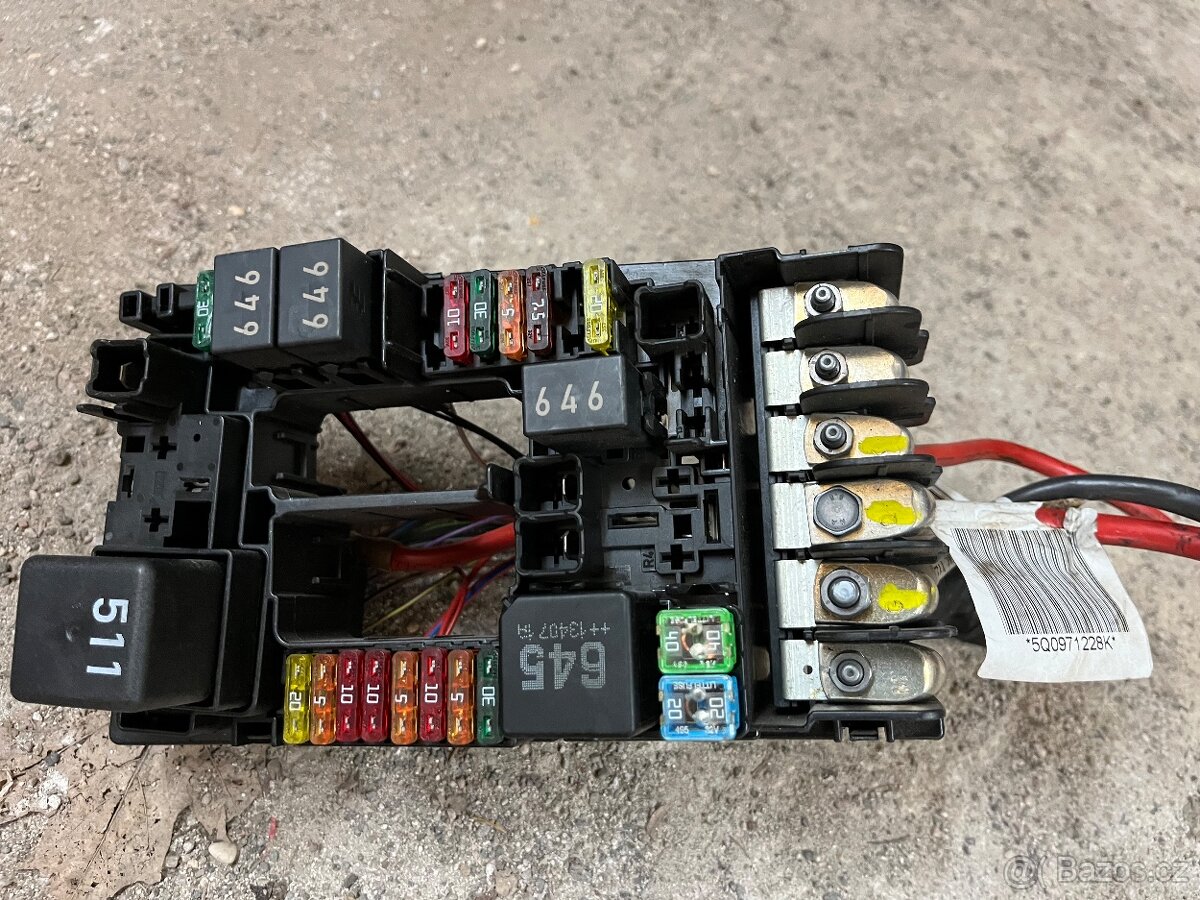 Pojistková skříňka Octavie 3 1.6 TDI