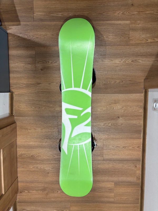 Snowboard F2 Sonic 151 cm + kovové vázání Dynastar