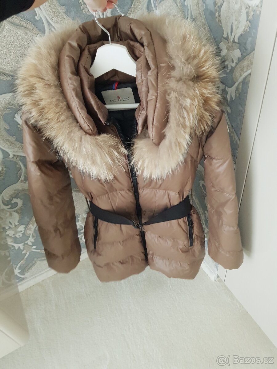 Bunda Moncler vel.S pc : 16.000kč