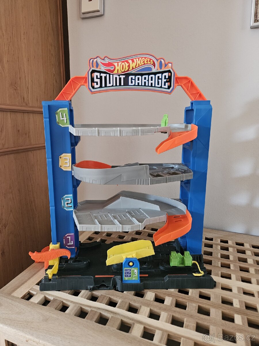 Prodám Hot Wheels Stunt garage