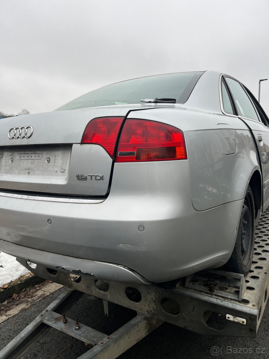 Audi A4 B7 zadní pravé světlo